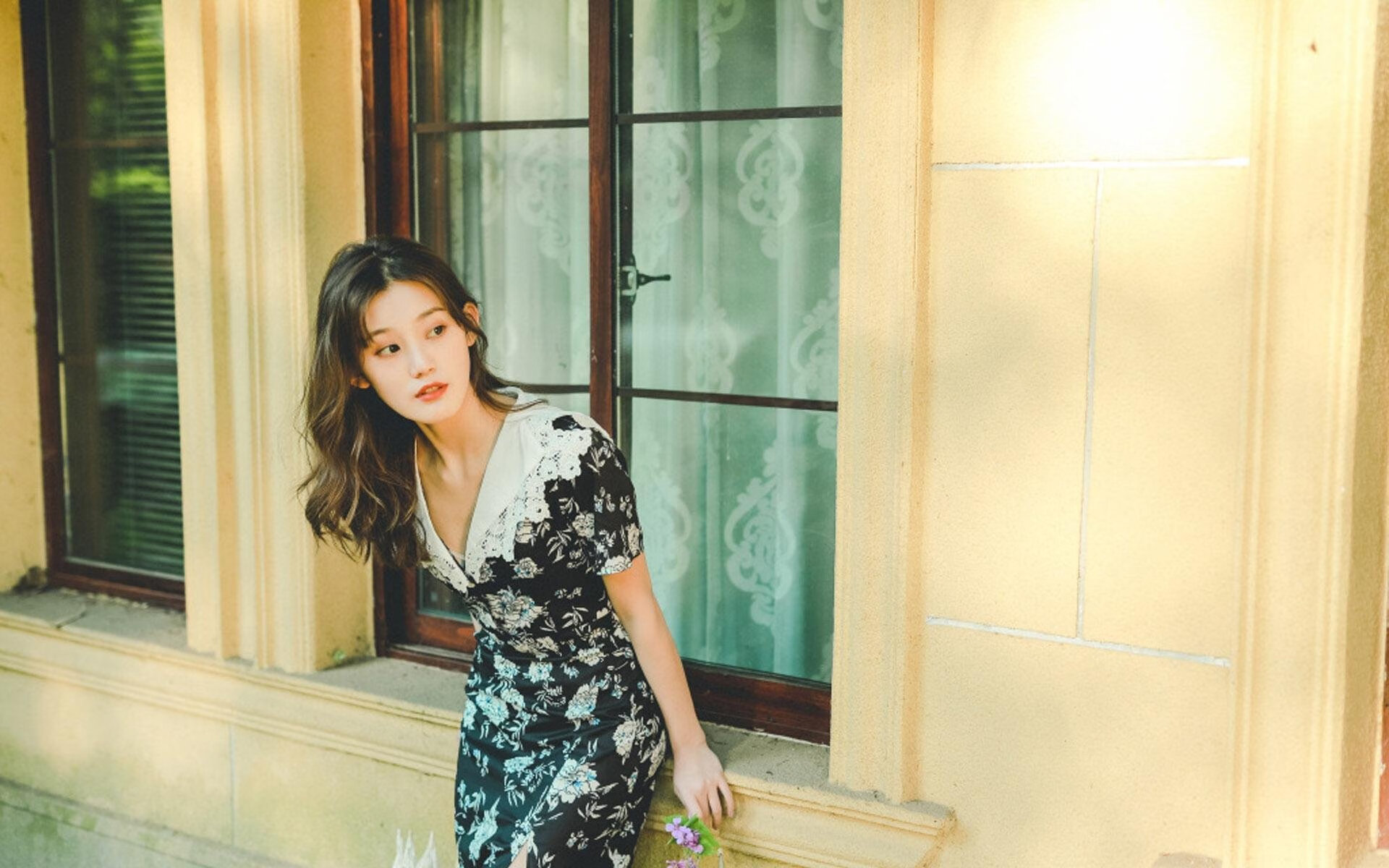 爱游戏app活动-滑雪公开赛青少年组竞争激烈雪场人气旺,全国青少年夏季滑雪挑战赛直播