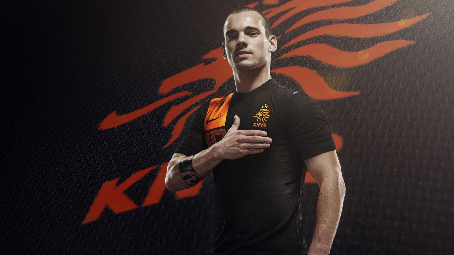 爱游戏下载-普劳德比赛中段紧咬领先集团,德普劳内受伤